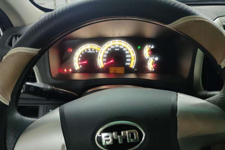 Used BYD F3 2015 Energy-Saving Edition 1.5L Automatic Luxury Model Instrument Cluster