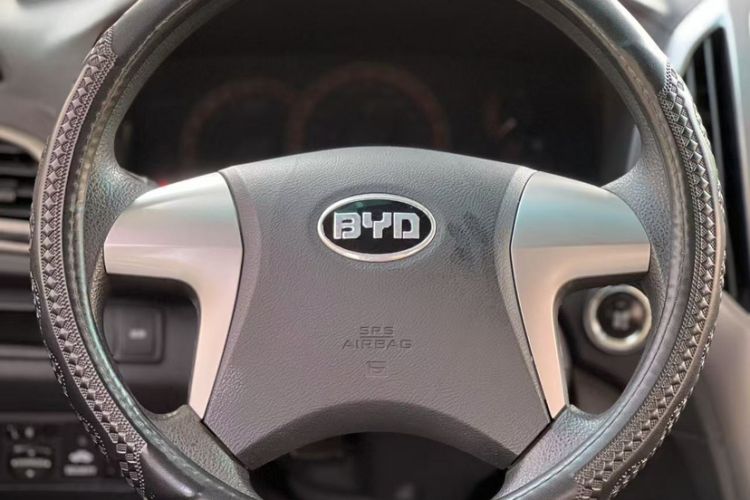 Used BYD F3 2015 Energy-Saving Edition 1.5L Manual Luxury Model Interior 2