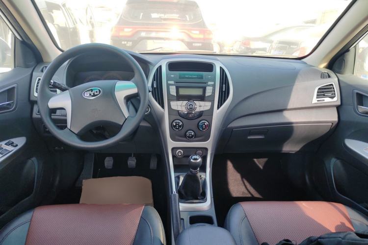 Used BYD F3 2015 Energy-Efficient Model 1.5L Manual Comfort Edition Interior 2