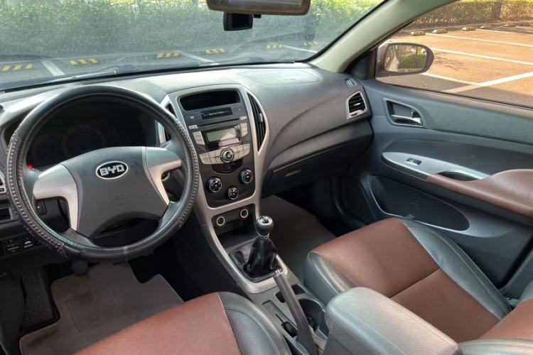Used BYD F3 2015 Energy-Saving Edition 1.5L Manual Luxury Model Interior 3