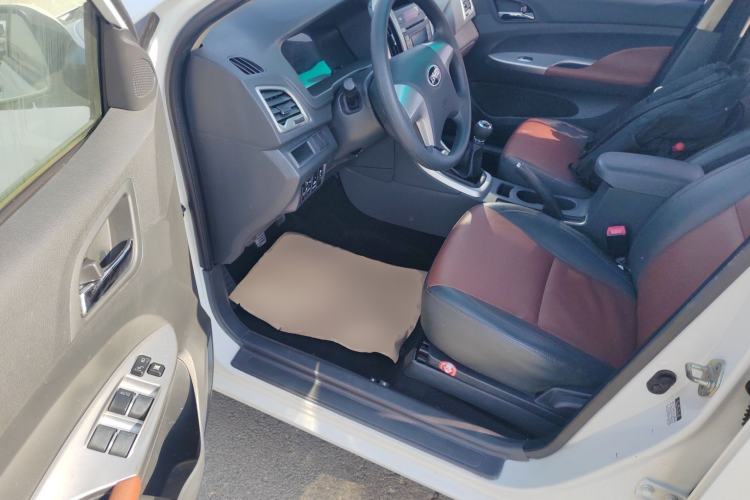 Used BYD F3 2015 Energy-Efficient Model 1.5L Manual Comfort Edition Interior 3
