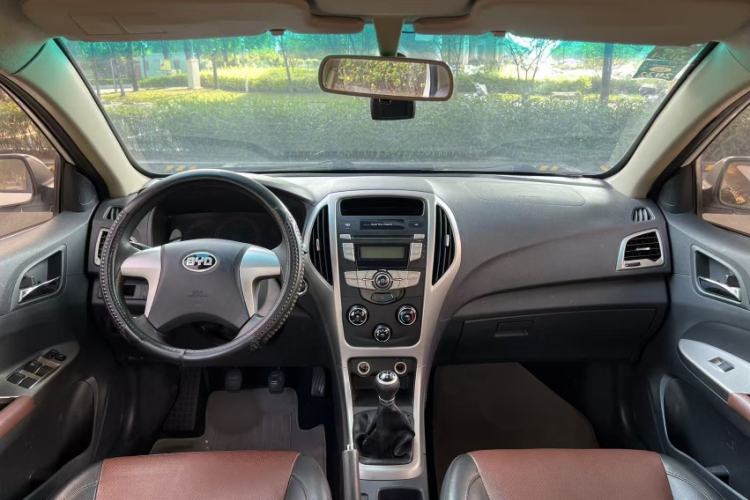 Used BYD F3 2015 Energy-Saving Edition 1.5L Manual Luxury Model Interior 4