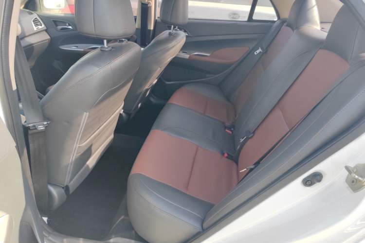 Used BYD F3 2015 Energy-Efficient Model 1.5L Manual Comfort Edition Interior 4