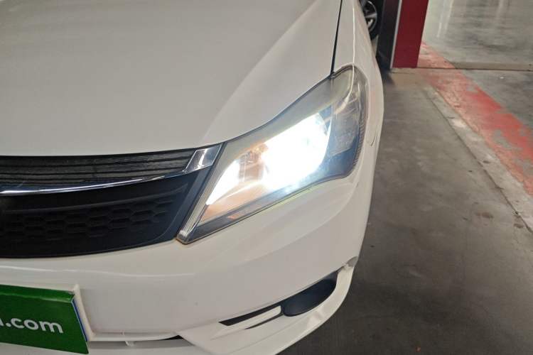 Used BYD F3 2015 Energy-Saving Edition 1.5L Automatic Luxury Model Left Front Headlight