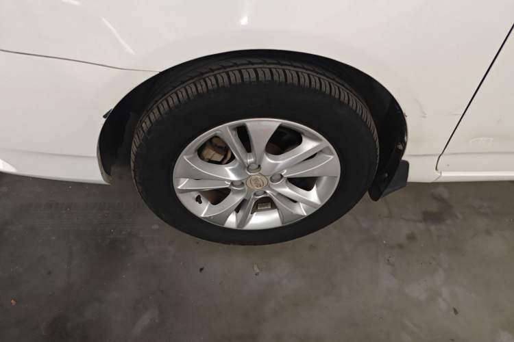 Used BYD F3 2015 Energy-Saving Edition 1.5L Automatic Luxury Model Left Front Wheel Hub