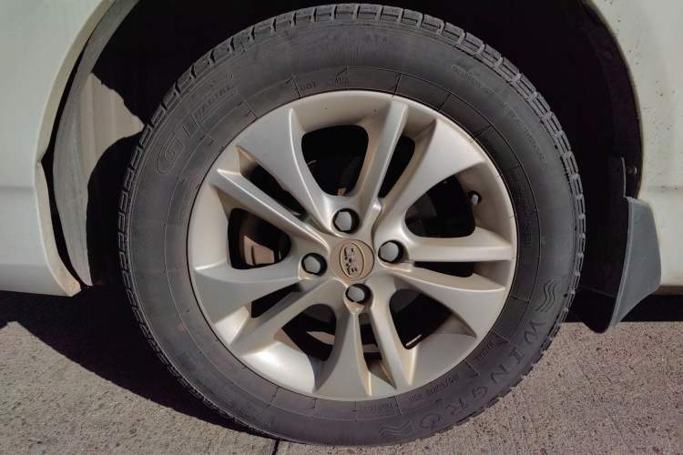 Used BYD F3 2015 Energy-Saving Edition 1.5L Automatic Luxury Model Left Front Wheel Hub