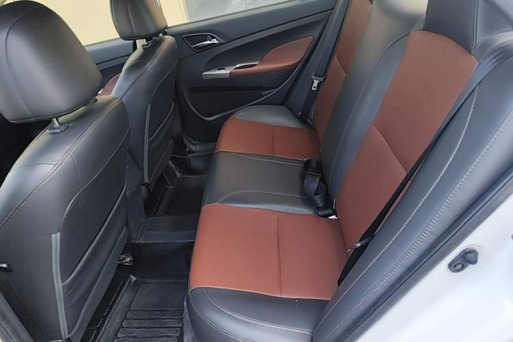 Used BYD F3 2015 Energy-Saving Edition 1.5L Manual Luxury Model Left Rear Seat