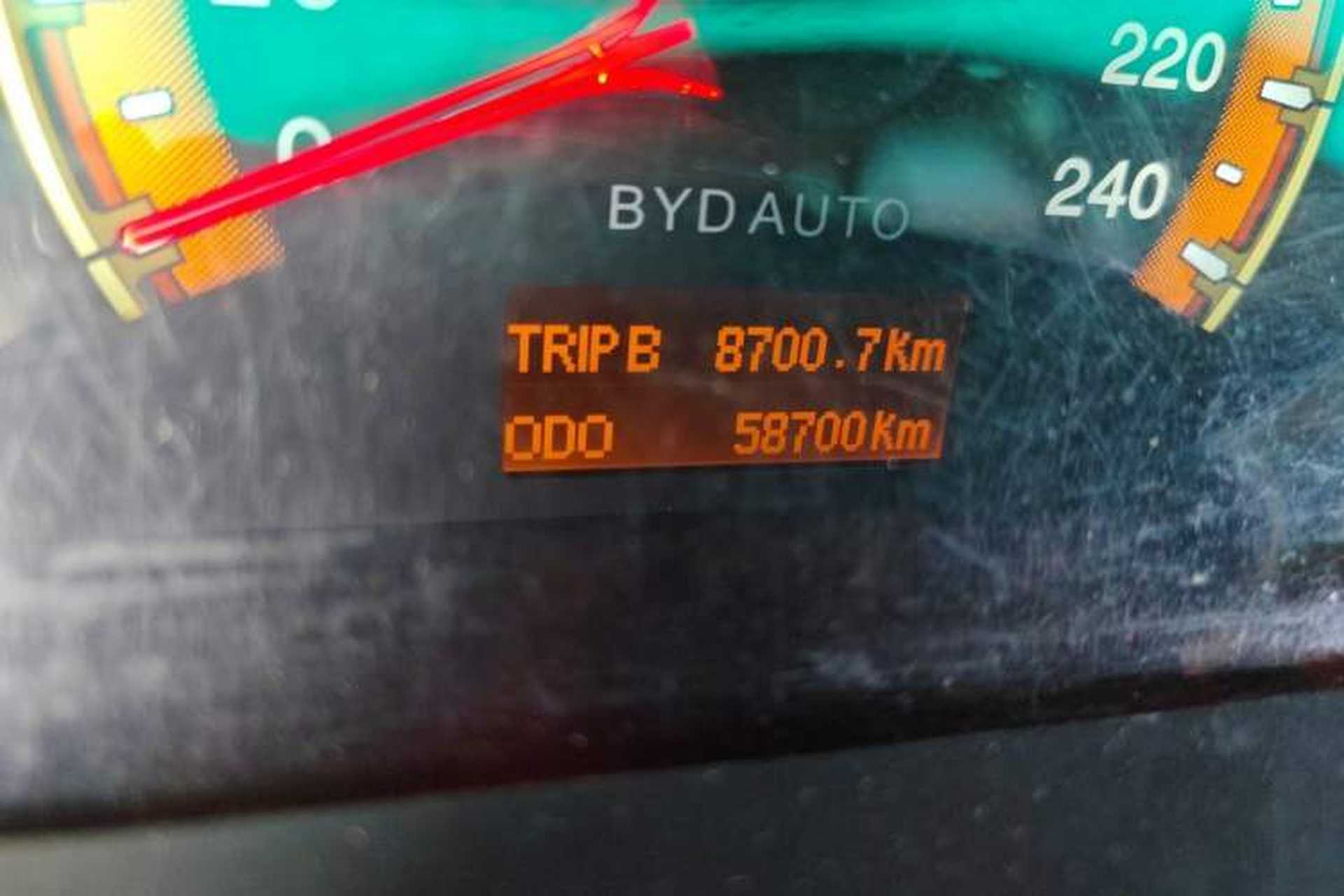 Used BYD F3 2015 Energy-Saving Edition 1.5L Manual Luxury Model Odometer Close Up