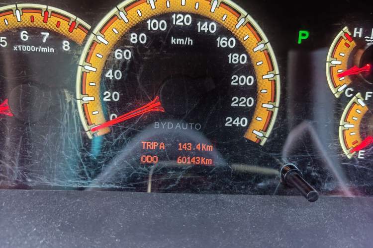 Used BYD F3 2015 Energy-Saving Edition 1.5L Automatic Luxury Model Odometer Close Up