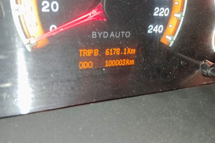 Used BYD F3 2015 Energy-Saving Edition 1.5L Automatic Luxury Model Odometer Close Up