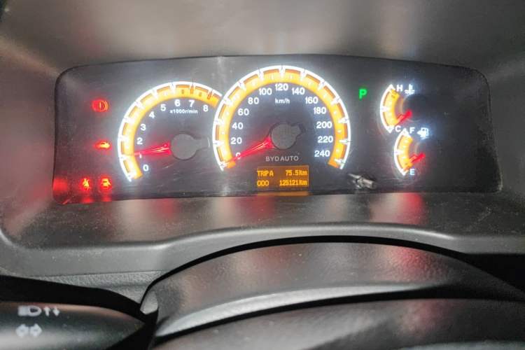 Used BYD F3 2015 Energy-Saving Edition 1.5L Automatic Luxury Model Odometer Close Up