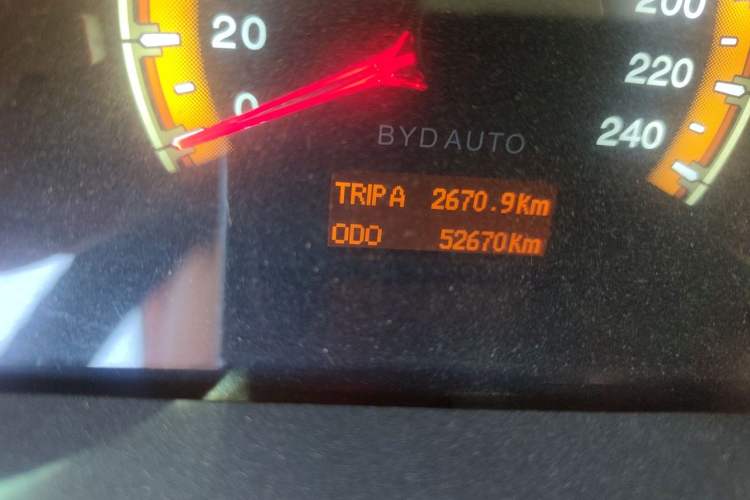 Used BYD F3 2015 Energy-Saving Edition 1.5L Manual Luxury Model Odometer Close Up