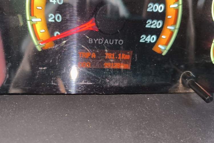 Used BYD F3 2015 Energy-Saving Edition 1.5L Manual Luxury Model Odometer Close Up
