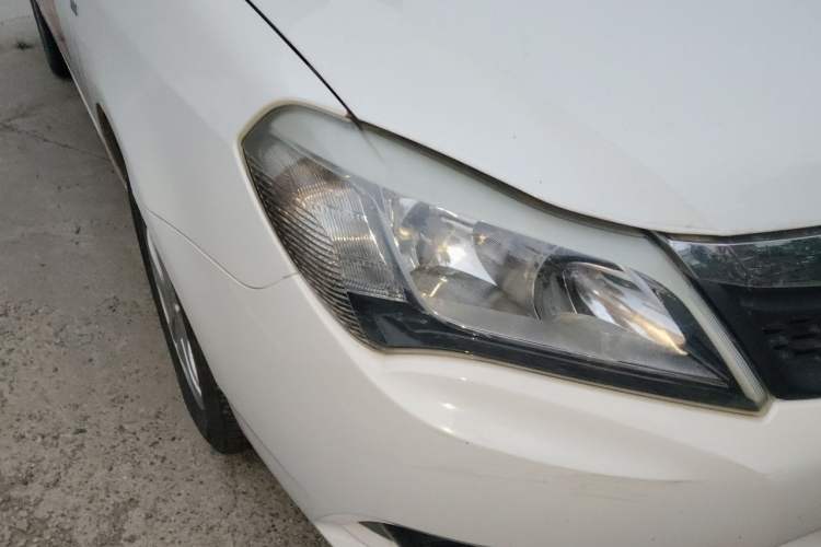 Used BYD F3 2015 Energy-Saving Edition 1.5L Automatic Luxury Model Right Front Headlight