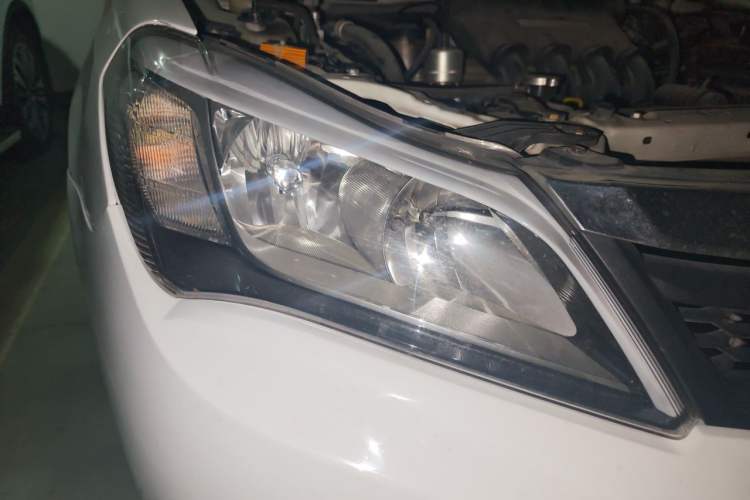 Used BYD F3 2015 Energy-Saving Edition 1.5L Manual Luxury Model Right Front Headlight