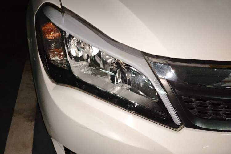 Used BYD F3 2015 Energy-Saving Edition 1.5L Manual Luxury Model Right Front Headlight