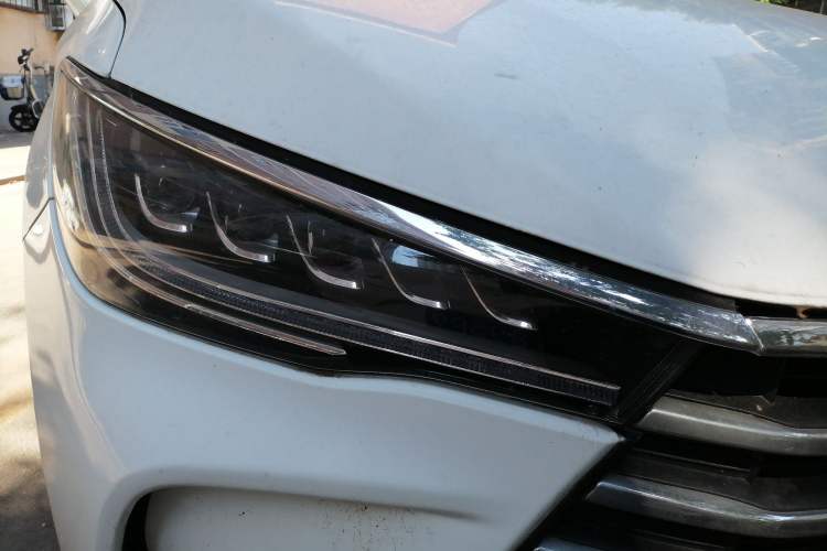 Used BYD F3 2015 Energy-Saving Edition 1.5L Automatic Prestige Model Right Front Headlight