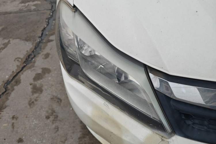 Used BYD F3 2015 Energy-Saving Edition 1.5L Automatic Luxury Model Right Front Headlight