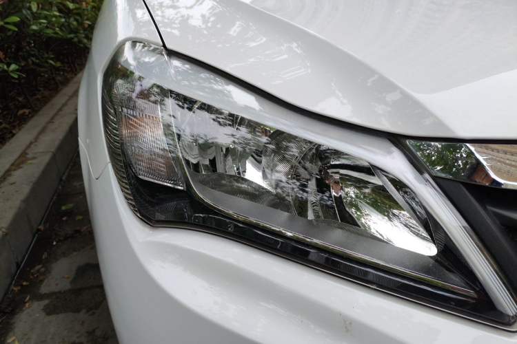Used BYD F3 2015 Energy-Saving Edition 1.5L Manual Luxury Model Right Front Headlight
