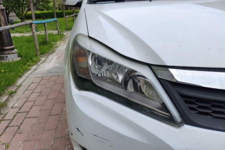 Used BYD F3 2015 Energy-Saving Edition 1.5L Manual Luxury Model Right Front Headlight