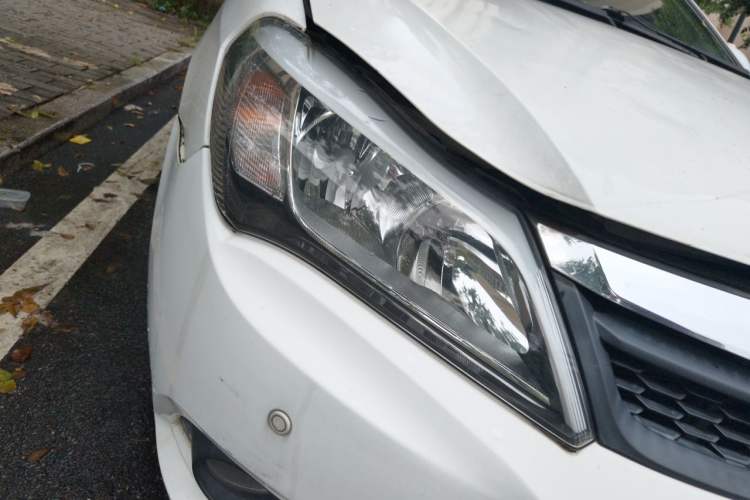 Used BYD F3 2015 Energy-Saving Edition 1.5L Automatic Prestige Model Right Front Headlight