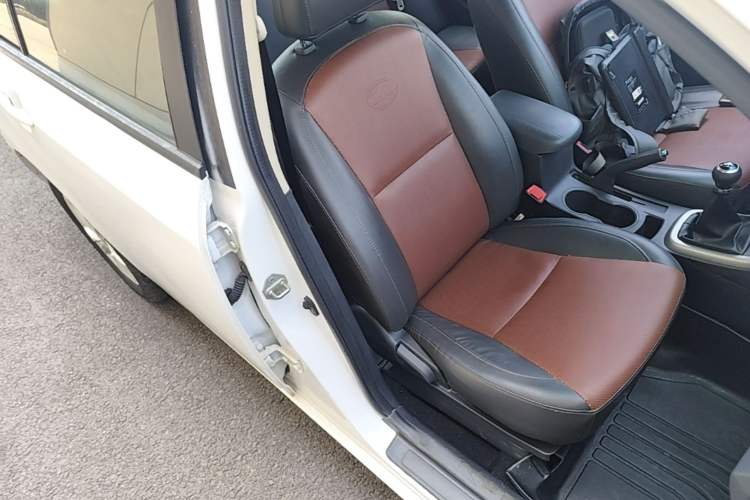 Used BYD F3 2015 Energy-Saving Edition 1.5L Manual Luxury Model Right Front Seat