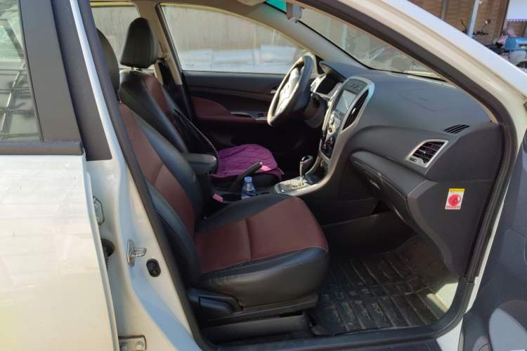Used BYD F3 2015 Energy-Saving Edition 1.5L Automatic Luxury Model Right Front Seat