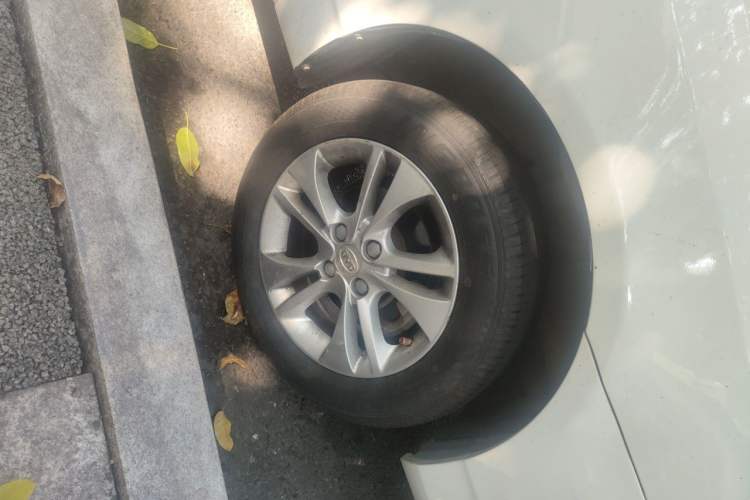 Used BYD F3 2015 Energy-Saving Edition 1.5L Manual Luxury Model Right Front Wheel Hub