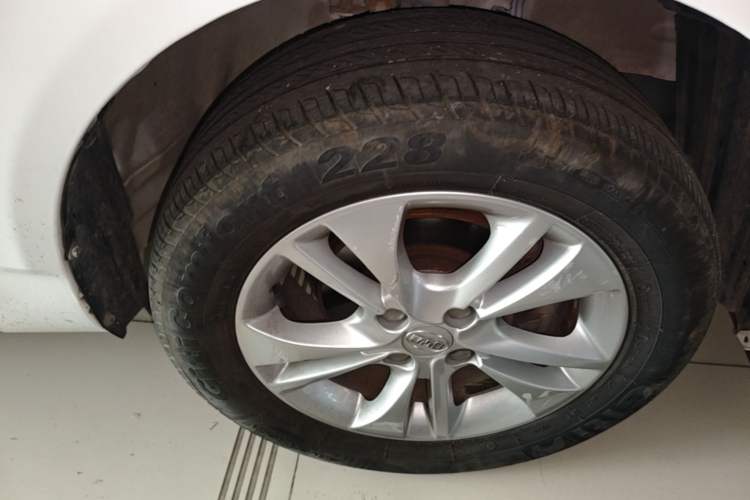 Used BYD F3 2015 Energy-Saving Edition 1.5L Manual Luxury Model Right Front Wheel Hub