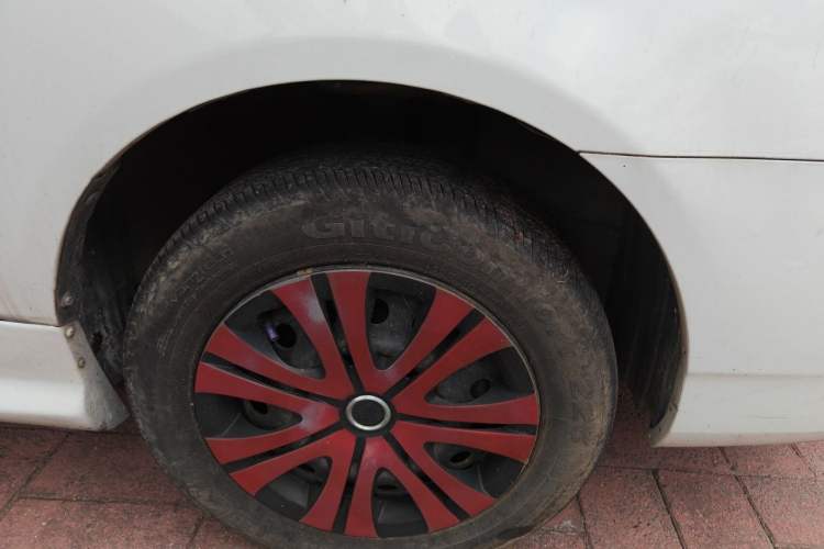Used BYD F3 2015 Energy-Efficient Model 1.5L Manual Comfort Edition Right Front Wheel Hub
