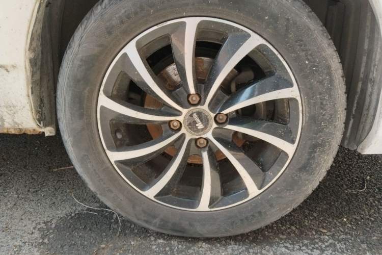 Used BYD F3 2015 Energy-Saving Edition 1.5L Automatic Luxury Model Right Front Wheel Hub