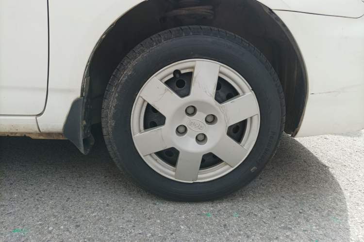 Used BYD F3 2015 Energy-Efficient Model 1.5L Manual Comfort Edition Right Front Wheel Hub