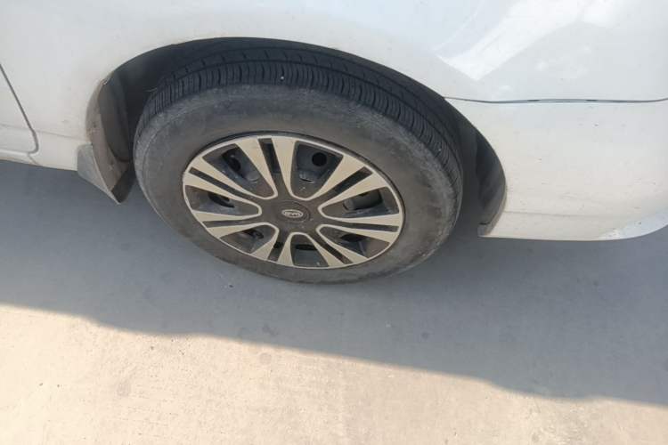 Used BYD F3 2015 Energy-Efficient Model 1.5L Manual Comfort Edition Right Front Wheel Hub