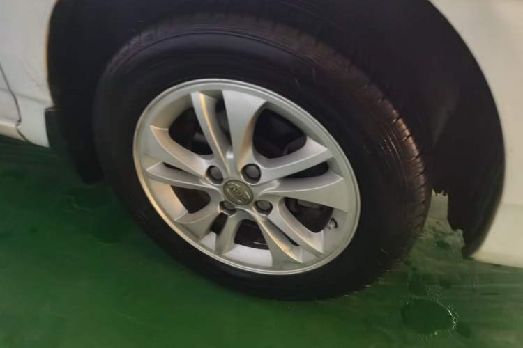 Used BYD F3 2015 Energy-Saving Edition 1.5L Automatic Luxury Model Right Front Wheel Hub