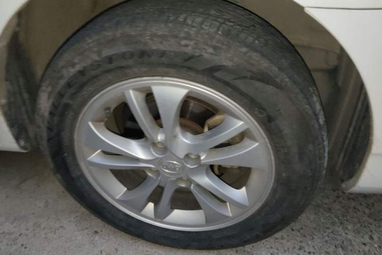 Used BYD F3 2015 Energy-Saving Edition 1.5L Automatic Luxury Model Right Front Wheel Hub