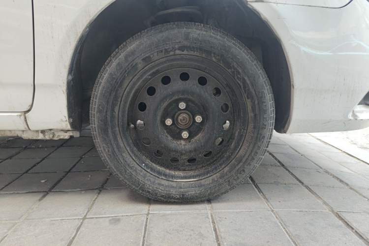 Used BYD F3 2015 Energy-Efficient Model 1.5L Manual Comfort Edition Right Front Wheel Hub