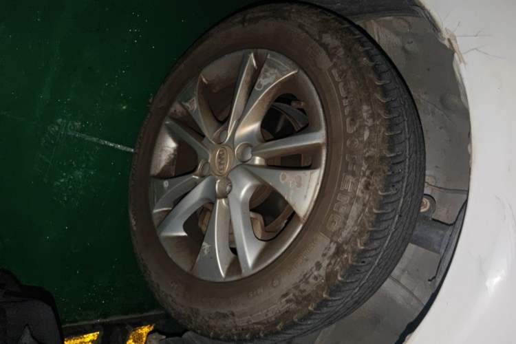 Used BYD F3 2015 Energy-Saving Edition 1.5L Automatic Luxury Model Right Front Wheel Hub