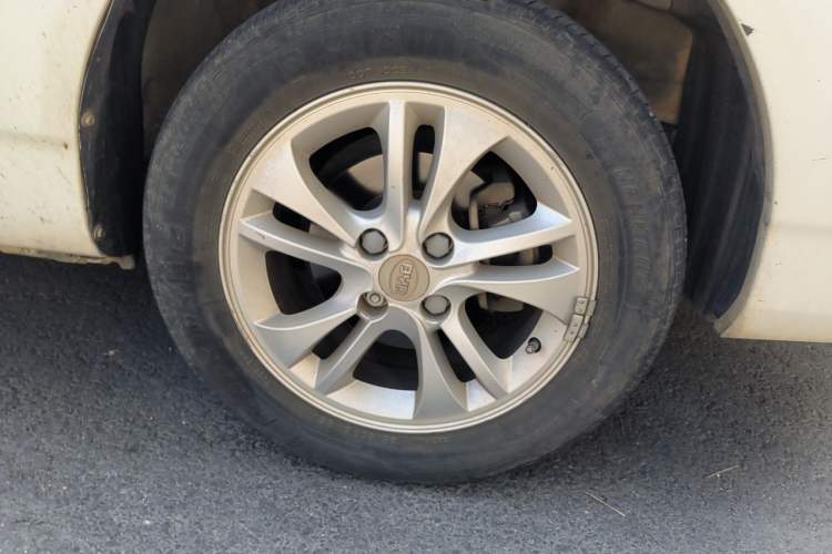 Used BYD F3 2015 Energy-Saving Edition 1.5L Manual Luxury Model Right Front Wheel Hub