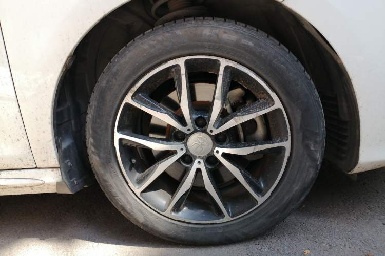 Used BYD F3 2015 Energy-Saving Edition 1.5L Automatic Prestige Model Right Front Wheel Hub