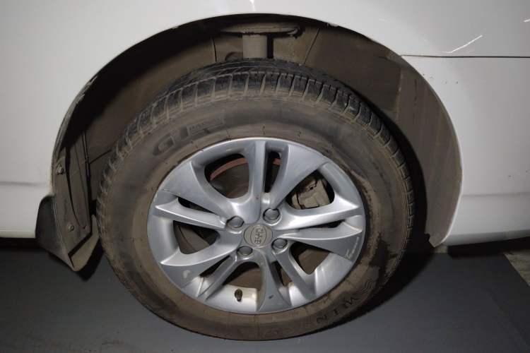 Used BYD F3 2015 Energy-Saving Edition 1.5L Manual Luxury Model Right Front Wheel Hub
