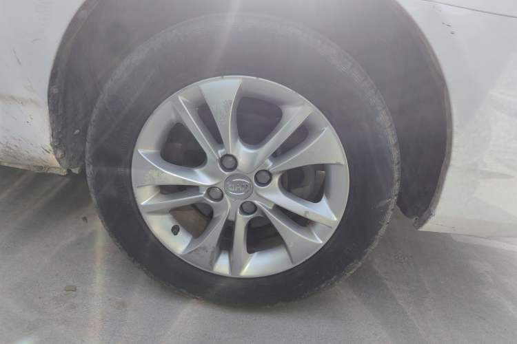 Used BYD F3 2015 Energy-Saving Edition 1.5L Manual Luxury Model Right Front Wheel Hub