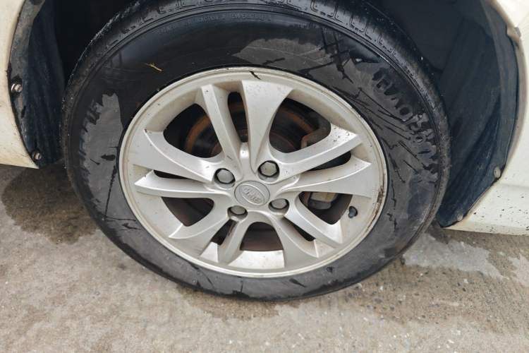 Used BYD F3 2015 Energy-Saving Edition 1.5L Automatic Luxury Model Right Front Wheel Hub