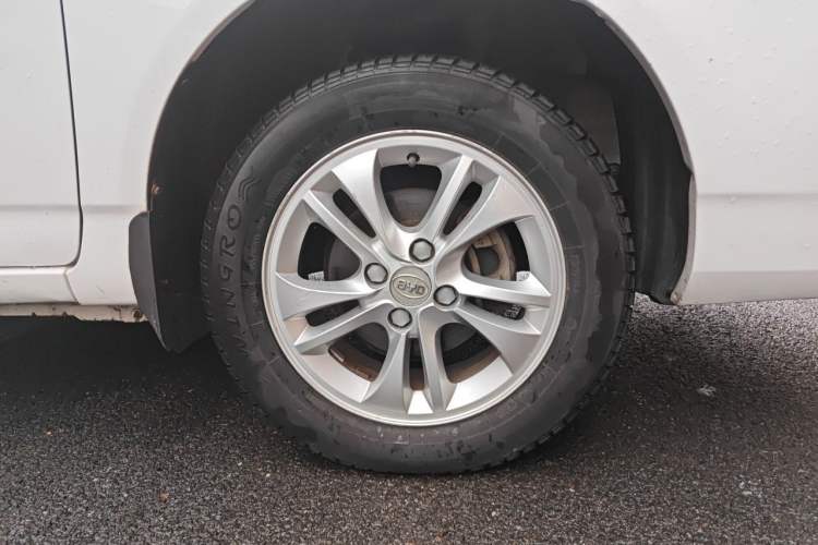Used BYD F3 2015 Energy-Saving Edition 1.5L Manual Luxury Model Right Front Wheel Hub