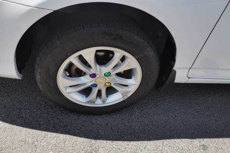 Used BYD F3 2015 Energy-Efficient Model 1.5L Manual Comfort Edition Right Front Wheel Hub