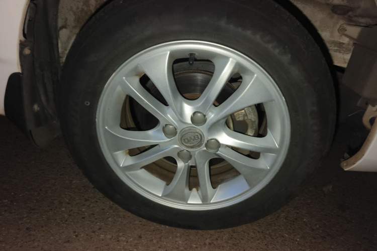 Used BYD F3 2015 Energy-Efficient Model 1.5L Manual Comfort Edition Right Front Wheel Hub