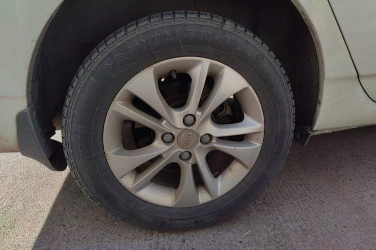 Used BYD F3 2015 Energy-Saving Edition 1.5L Automatic Luxury Model Right Rear Wheel Hub