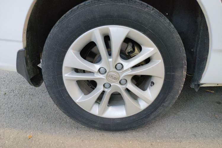 Used BYD F3 2015 Energy-Saving Edition 1.5L Automatic Prestige Model Right Rear Wheel Hub