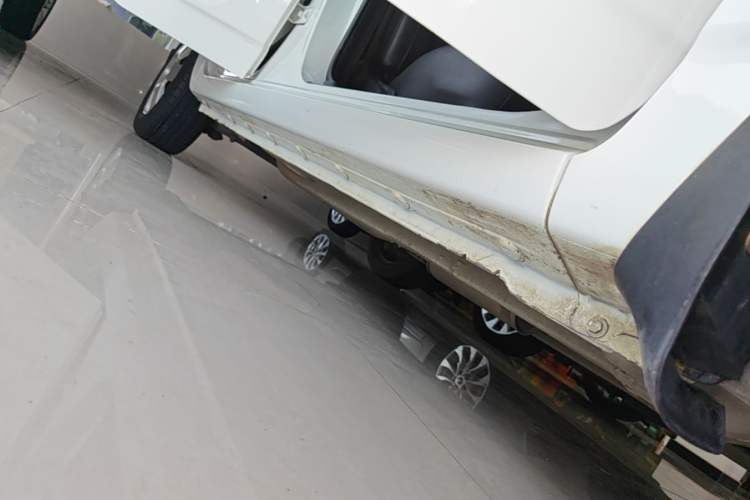 Used BYD F3 2015 Energy-Efficient Model 1.5L Manual Comfort Edition Right Side Sill
