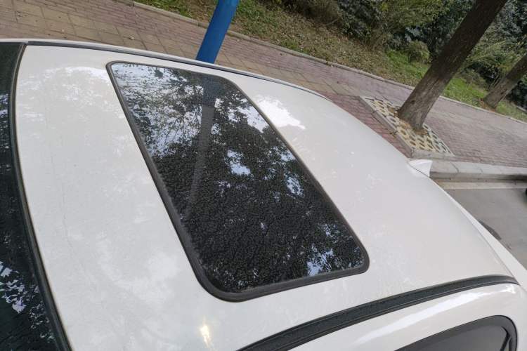 Used BYD F3 2015 Energy-Saving Edition 1.5L Automatic Prestige Model Roof