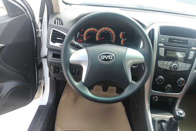 Used BYD F3 2015 Energy-Saving Edition 1.5L Manual Luxury Model Steering Wheel